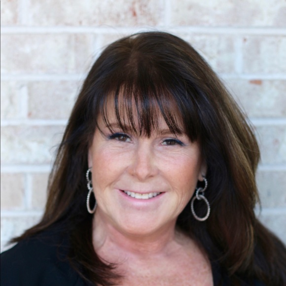 Meet your Posher, Edie - Picture 1 of 3